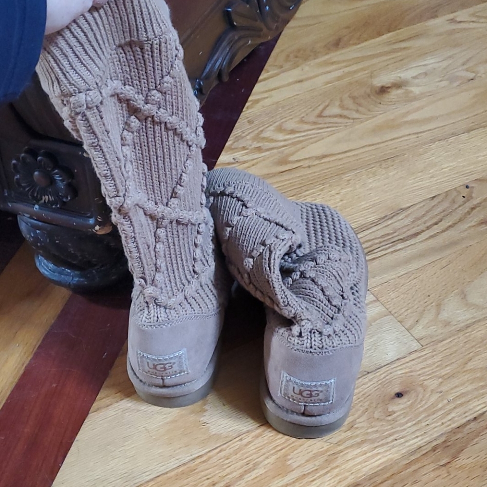 Uggs cardy knit boots size 9